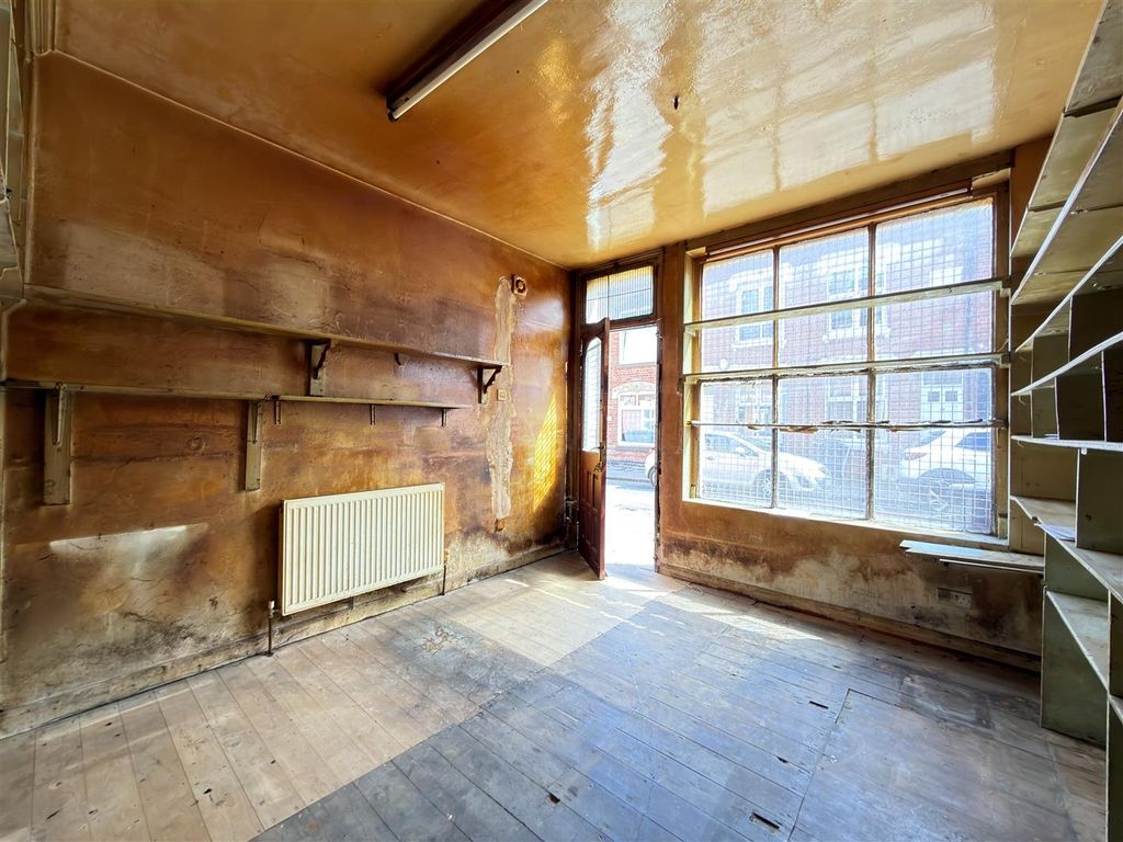 Property photo 2 of 13 Shop Front