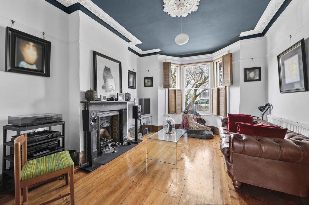 Property photo 3 of 17