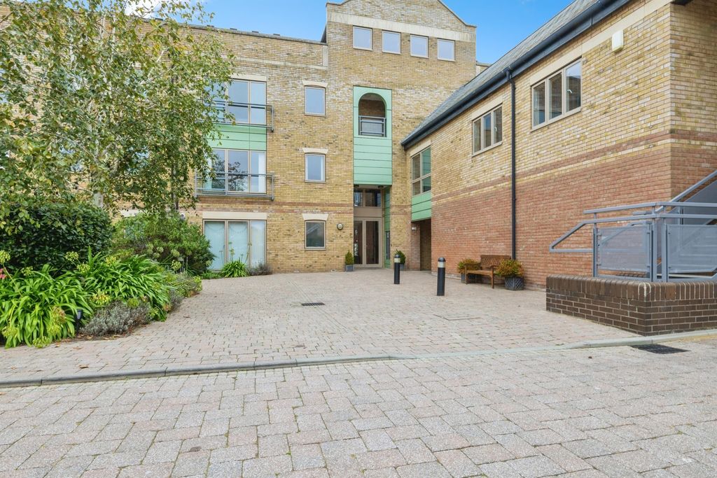 Property photo 1 of 18