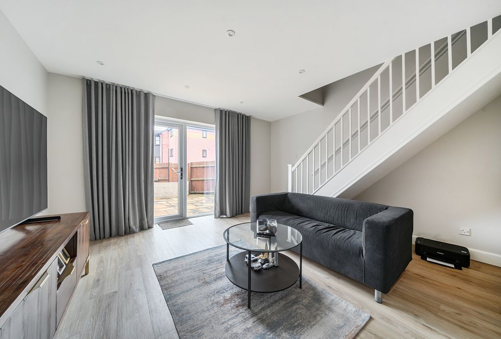 Property photo 1 of 10 1387107-8-6932E55...