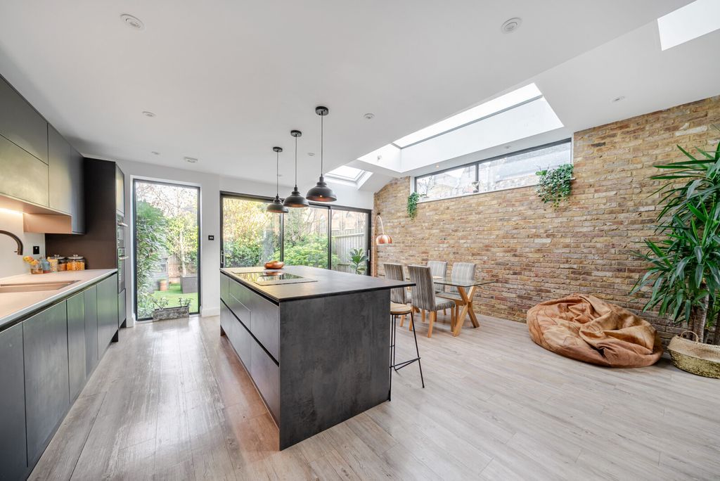 Property photo 3 of 18 1376894-14-6925A2...