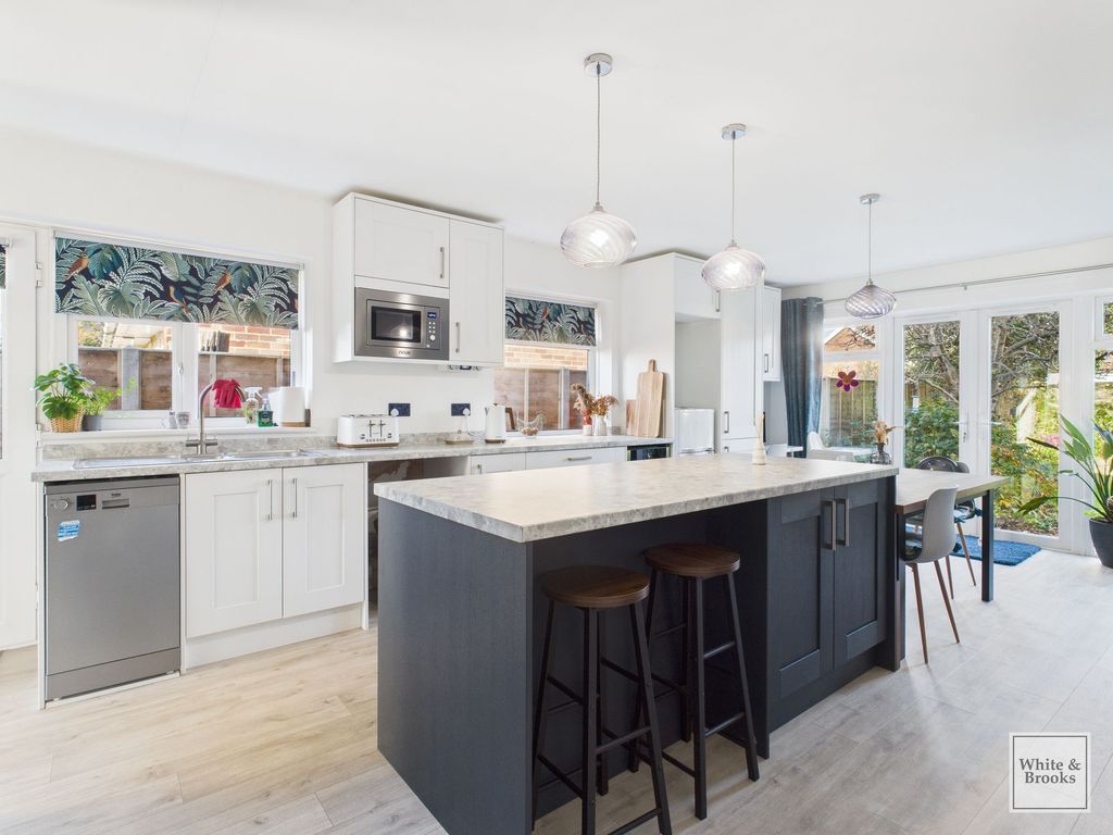 Property photo 3 of 25 Kitchen