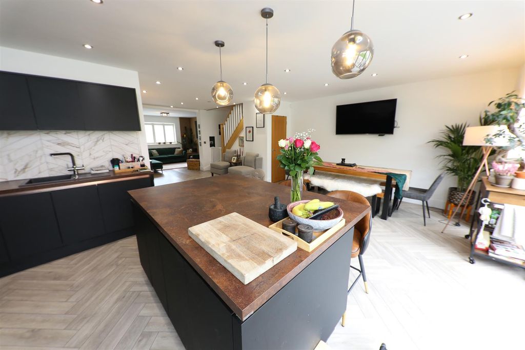 Property photo 2 of 22 Island Kitchen