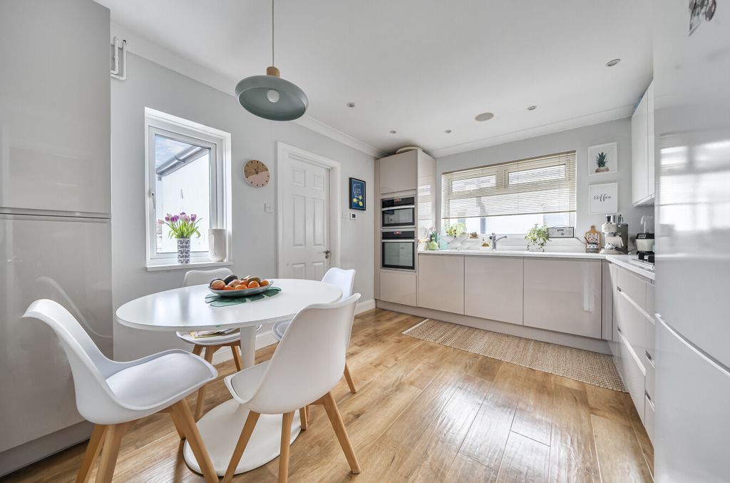 Property photo 3 of 18 1406640-12-698A08...