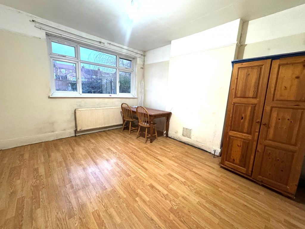 Property photo 2 of 9 Gallery