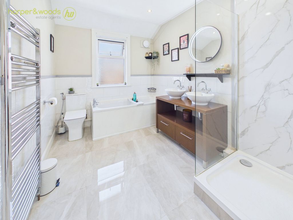 Property photo 2 of 35