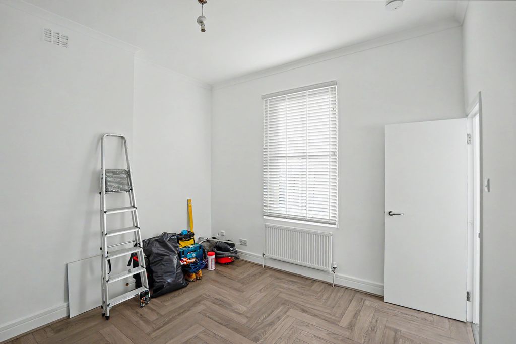 Property photo 2 of 19 Flat 3, 23 Charleville Circus, Crystal Palace, London Se26 6Nr