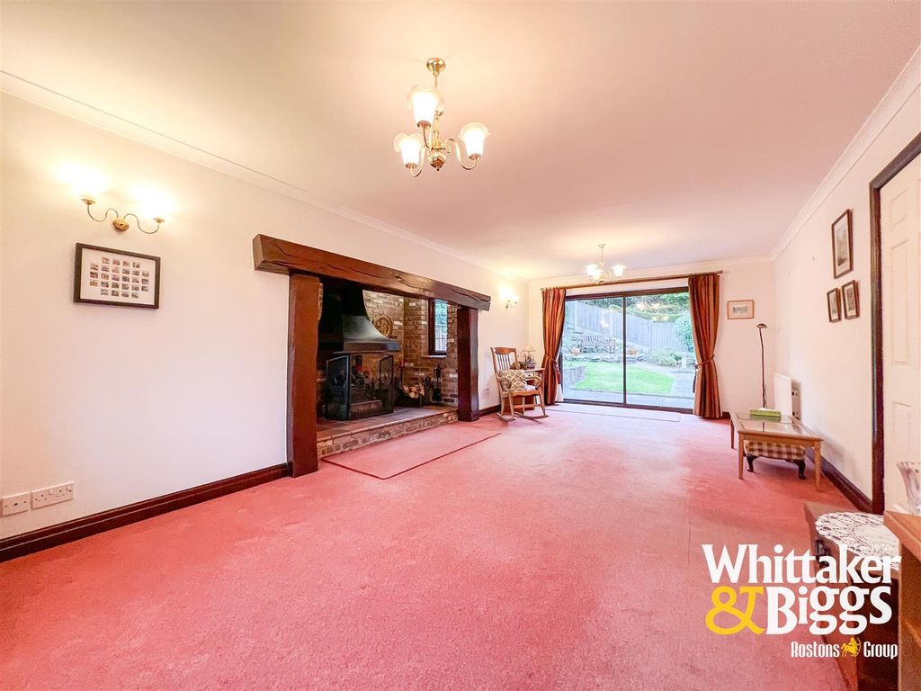 Property photo 2 of 31 Sitting Room