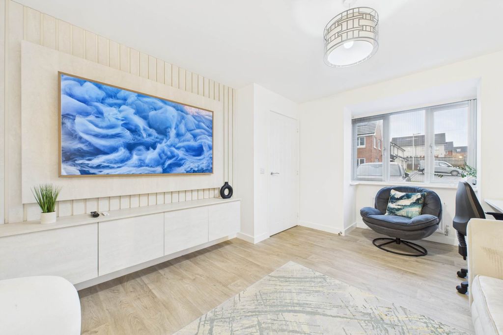 Property photo 2 of 24