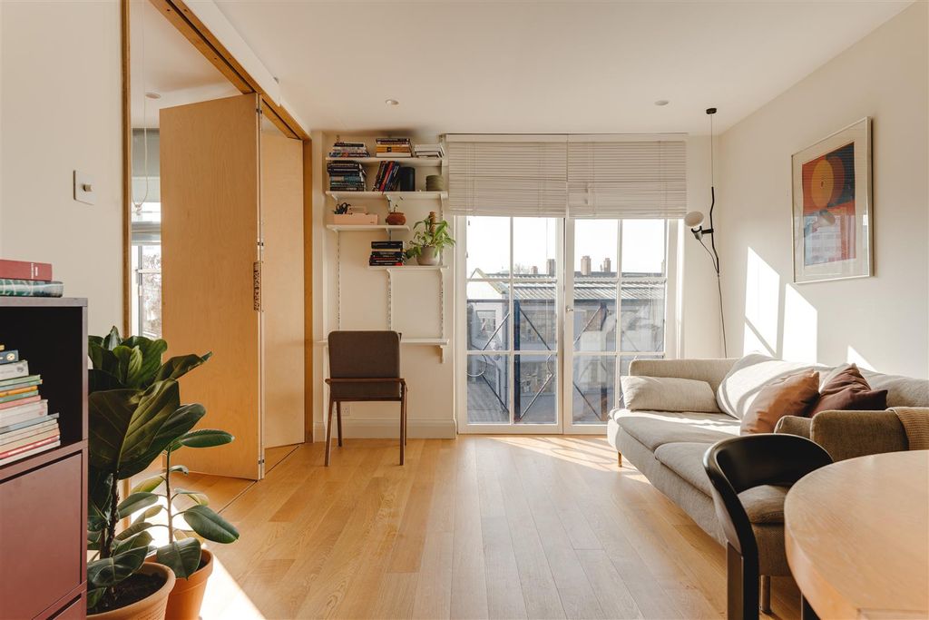 Property photo 3 of 34 Baltic Place-24.Jpg