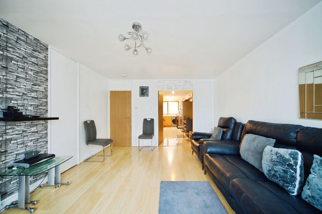 Property photo 3 of 17 Photo