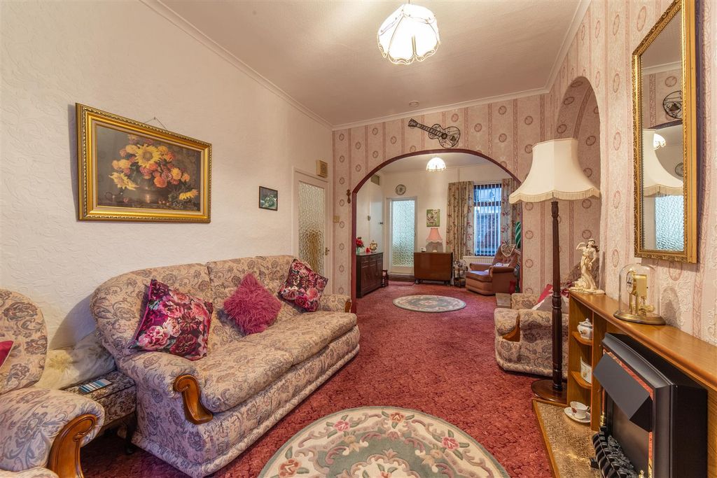 Property photo 2 of 15 3 Lower Waun Street-7.Jpg