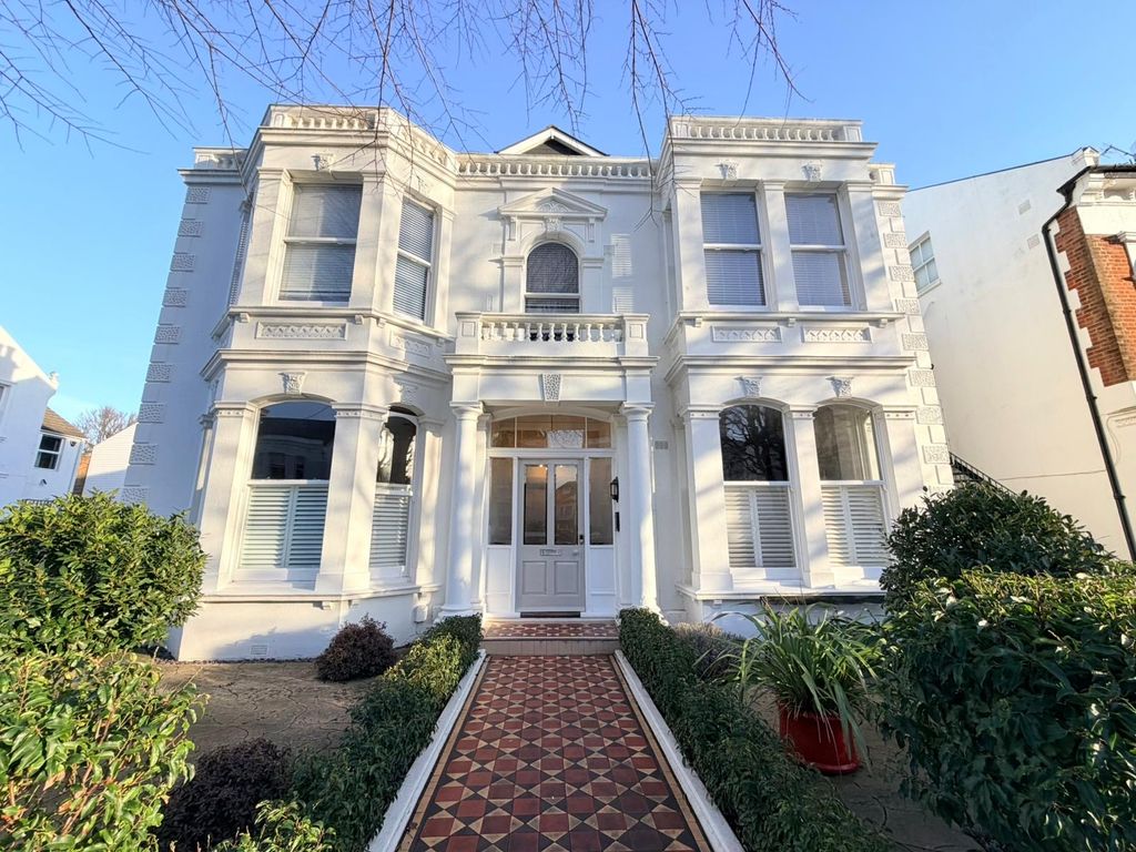 Property photo 1 of 11