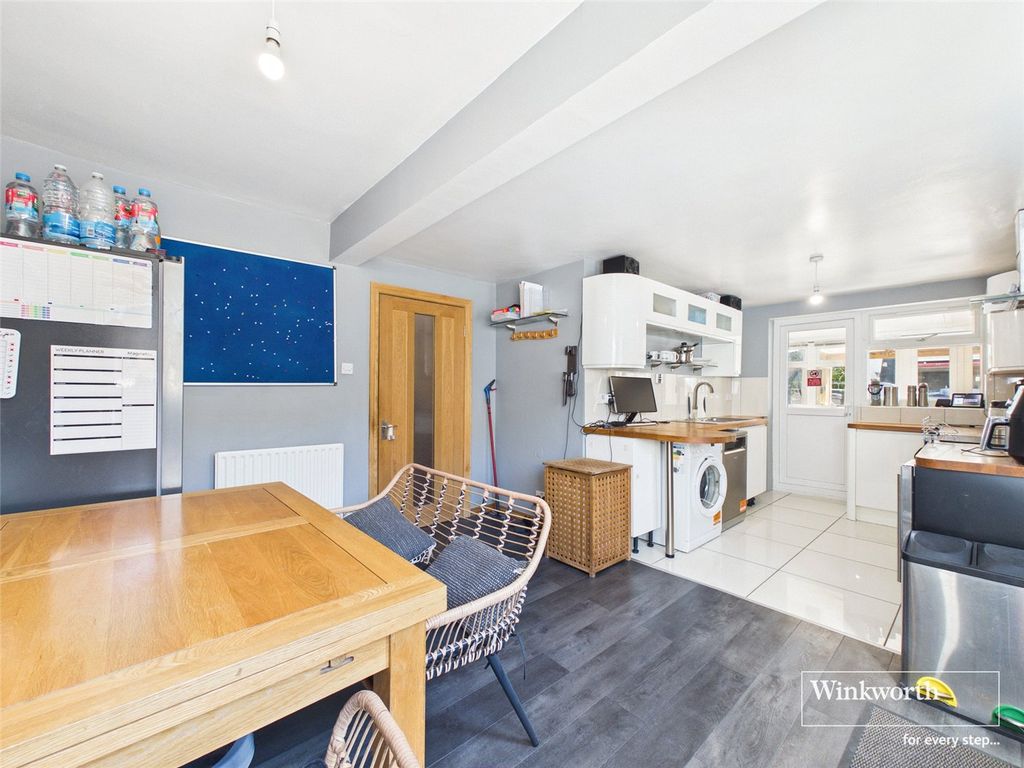 Property photo 2 of 16 Picture No. 13