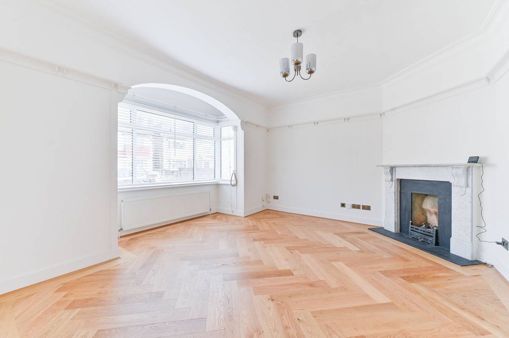 Property photo 2 of 21