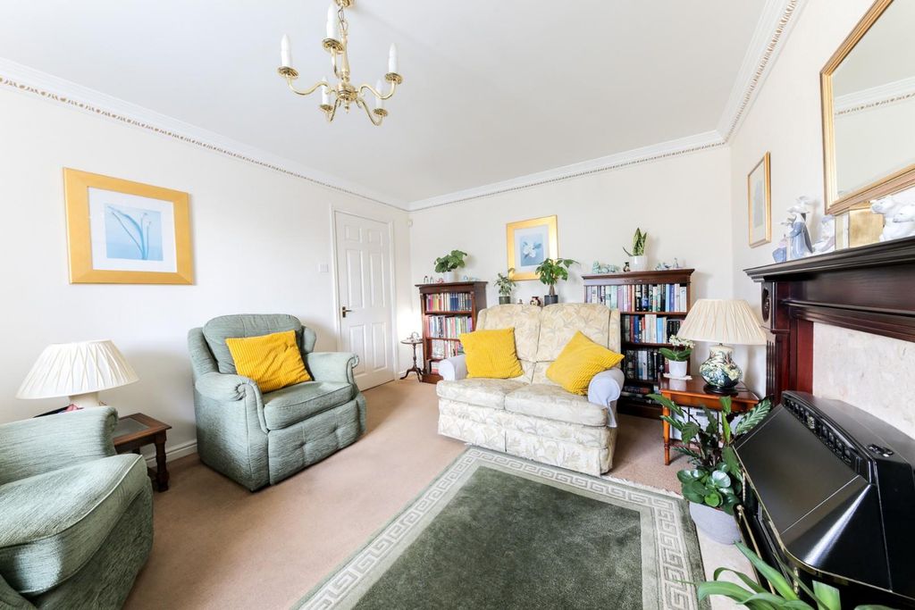 Property photo 3 of 17 Living Room