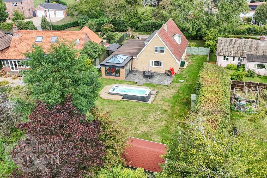 Property photo 2 of 31