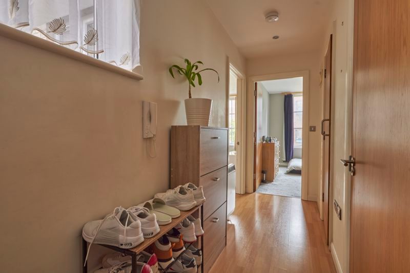 Property photo 2 of 8 Hallway