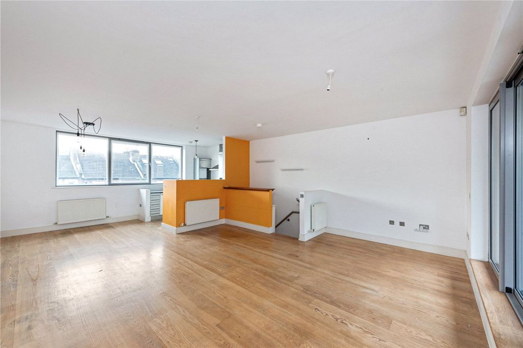 Property photo 2 of 11 Picture No. 08