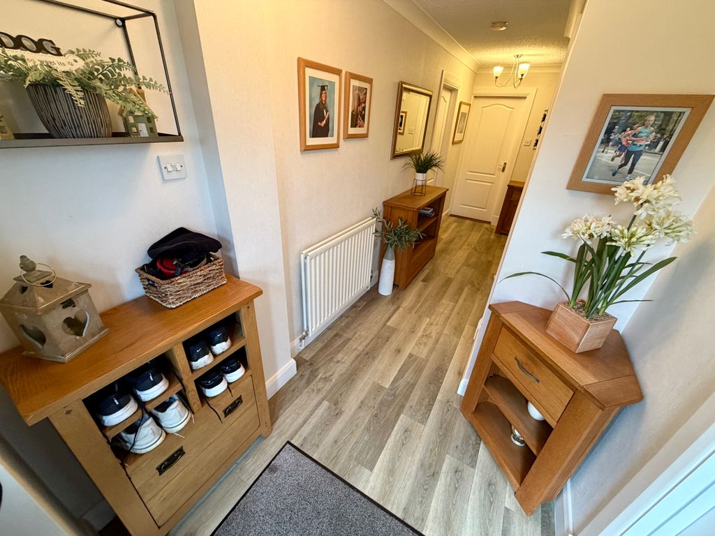 Property photo 2 of 25