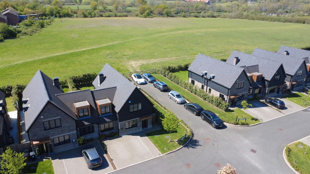 Property photo 1 of 36 Dji_Fly_20260423_123524_596_1776944755960_Aeb.Jpeg