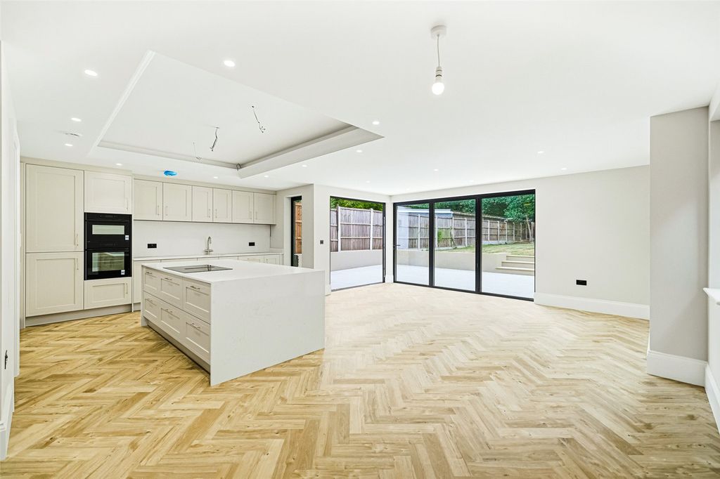 Property photo 2 of 38 Picture No. 57