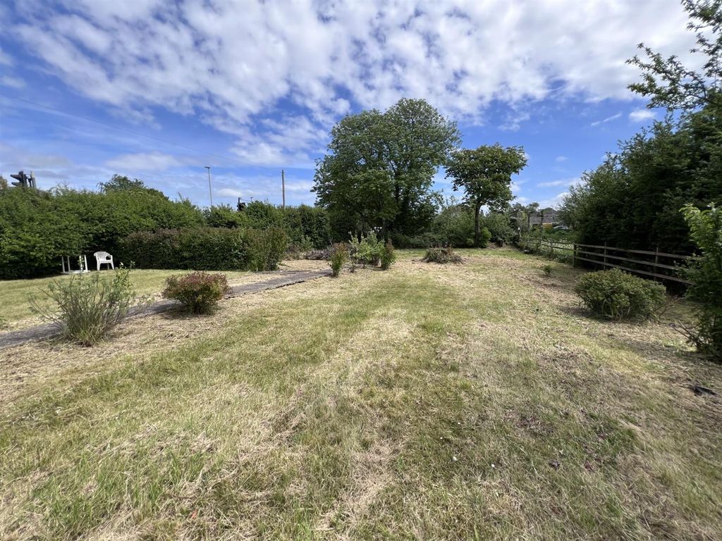 Property photo 2 of 17 Sunningdale Garden.Jpg