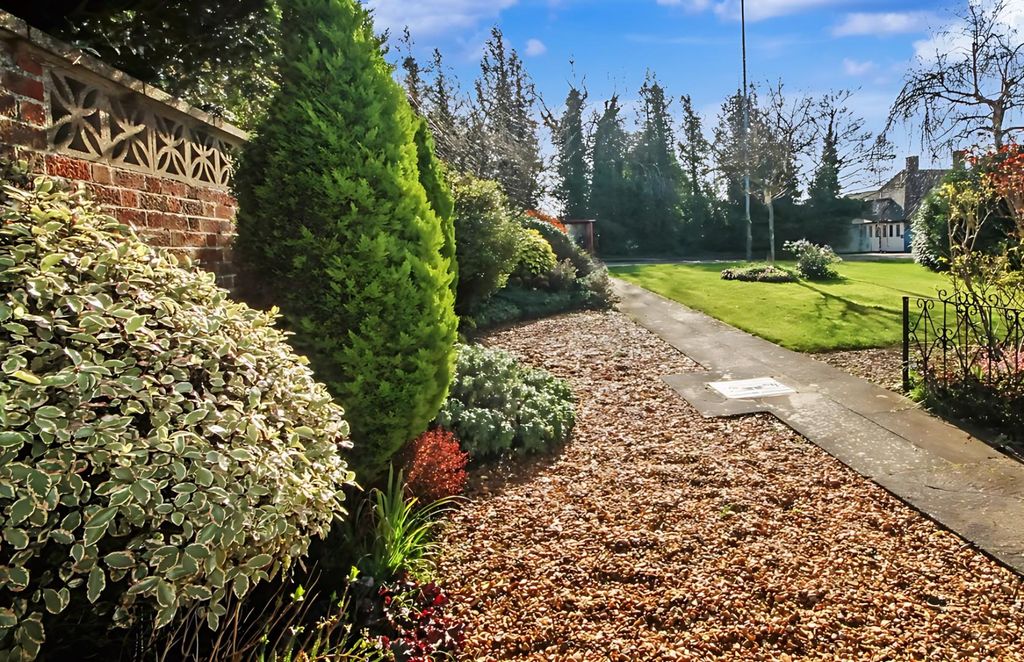 Property photo 2 of 11