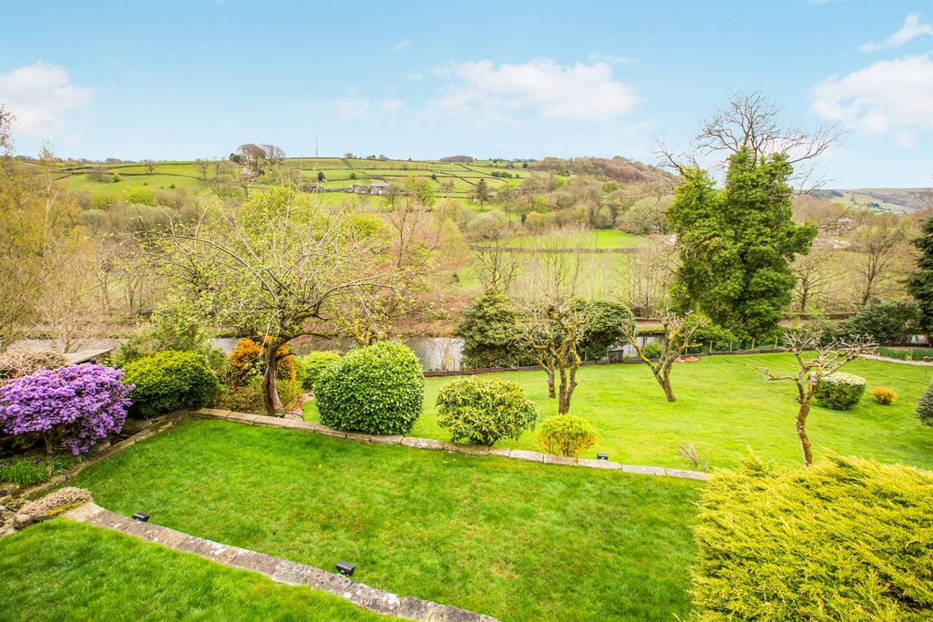 Property photo 3 of 25