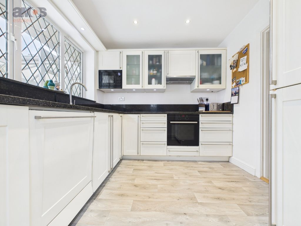 Property photo 3 of 18 4575555