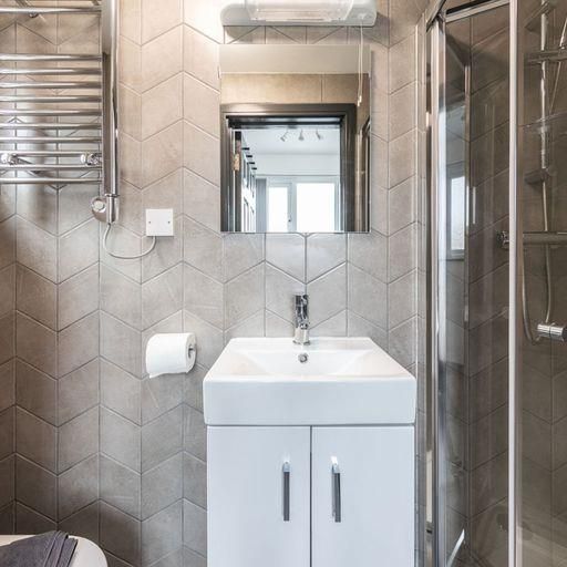 Property photo 3 of 6 Ensuite 2 20 Dorset Avenue.Jpeg