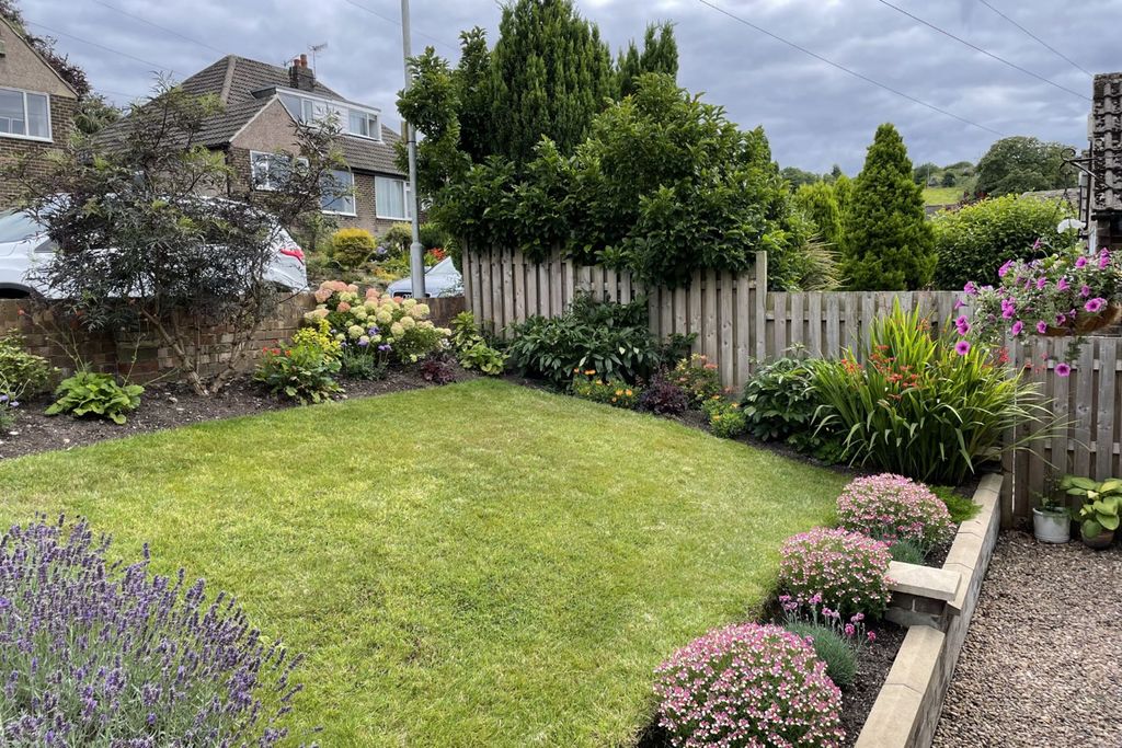 Property photo 2 of 19 Front Garden