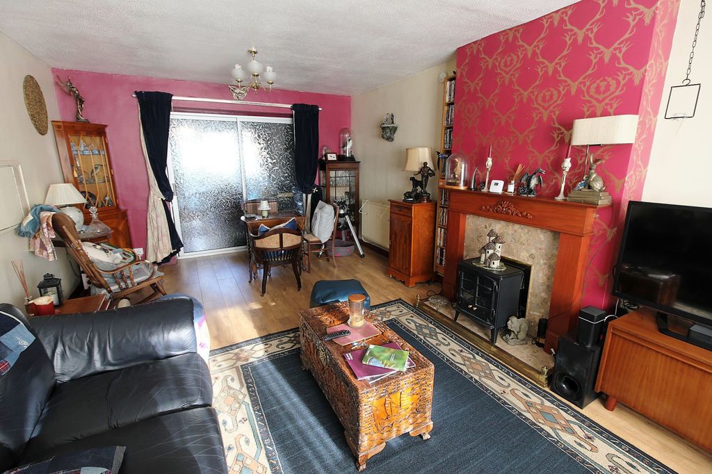 Property photo 3 of 13