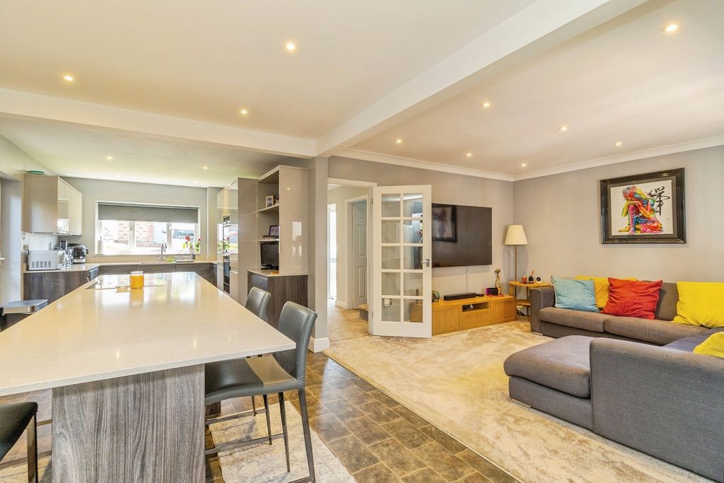 Property photo 2 of 31 Pbox-Img.Jpg