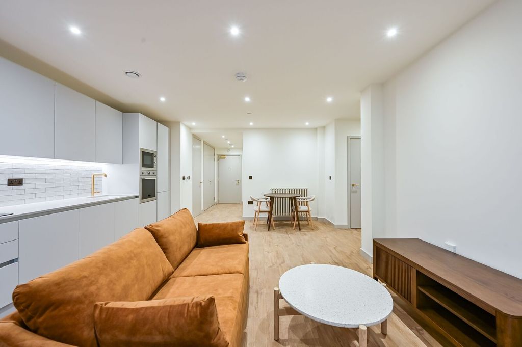 Property photo 2 of 35