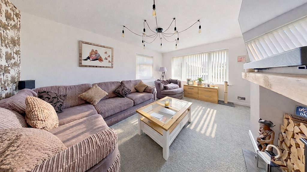 Property photo 3 of 27