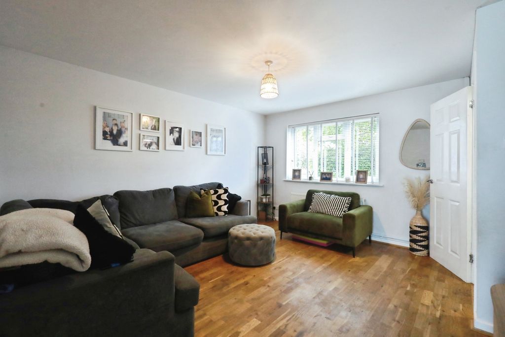 Property photo 3 of 15 Pbox-Img.Jpg