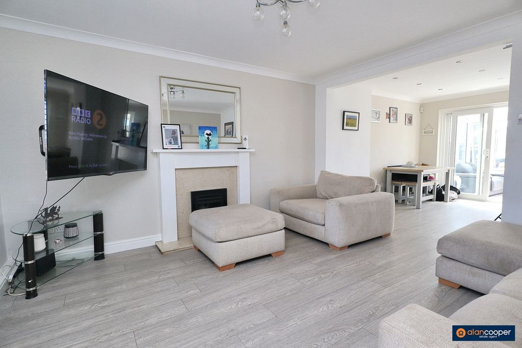 Property photo 2 of 23 4353823
