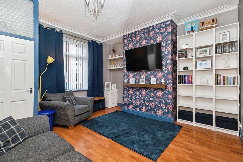 Property photo 3 of 17 Photo