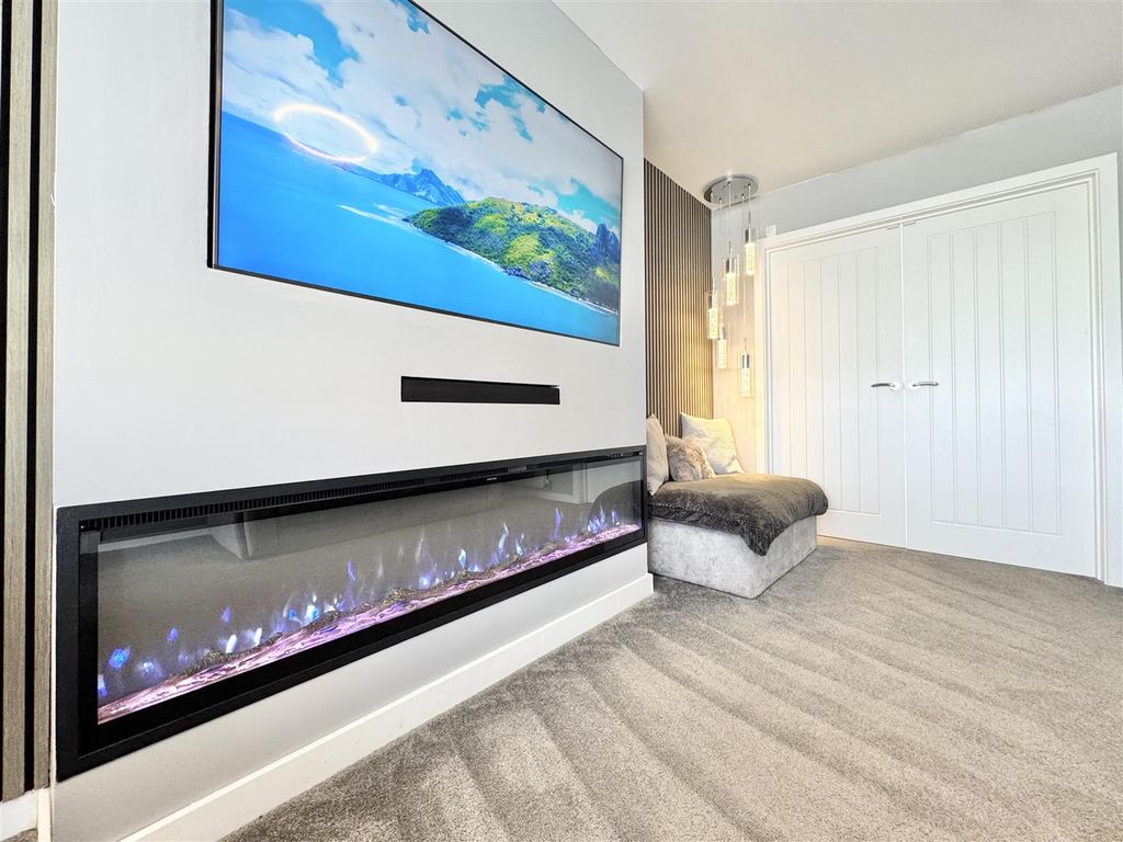 Property photo 3 of 21 Lounge