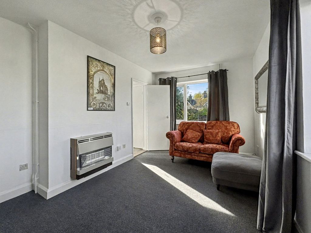 Property photo 2 of 25