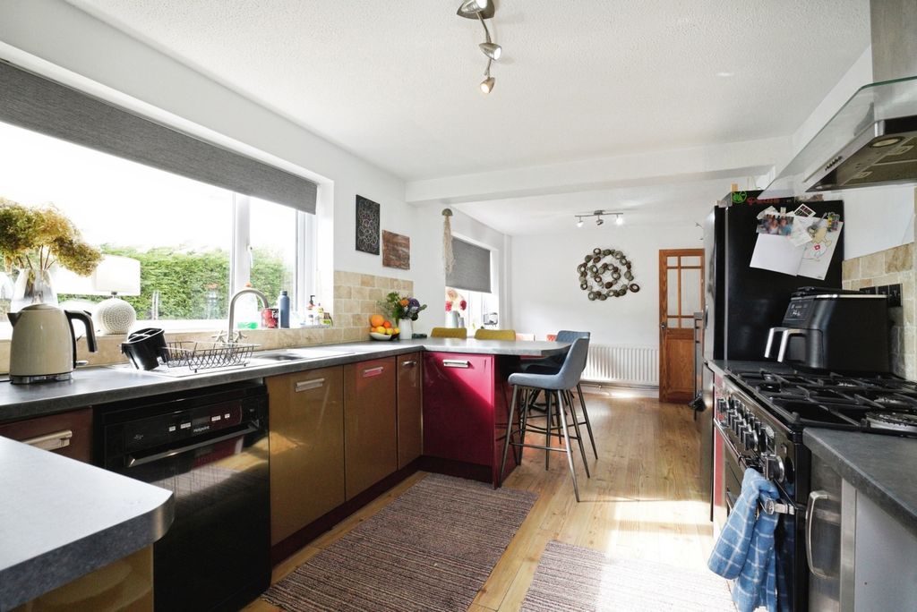 Property photo 2 of 16 Photo