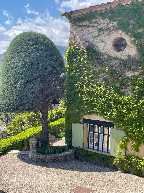 Property photo 2 of 33