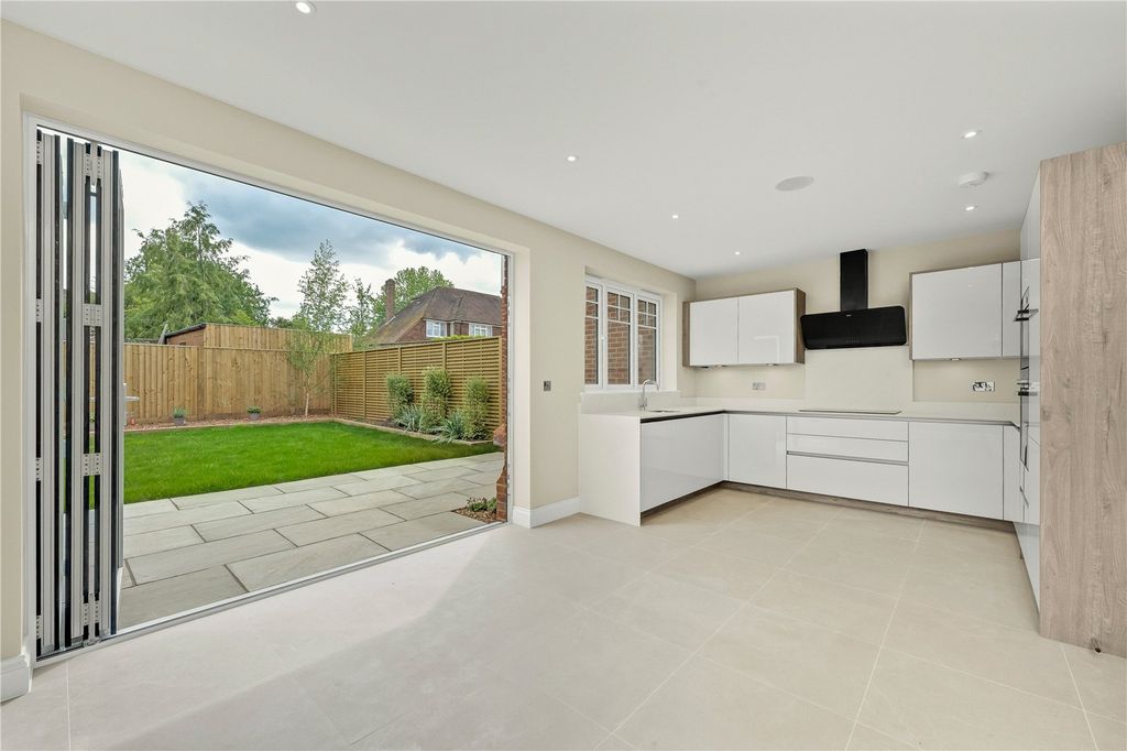 Property photo 2 of 14 Picture No. 23