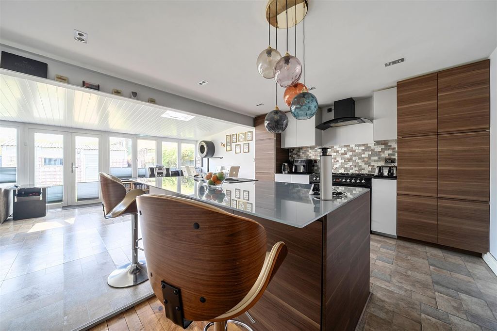 Property photo 3 of 19 1441382-10-69Dcef65E5793.Jpg