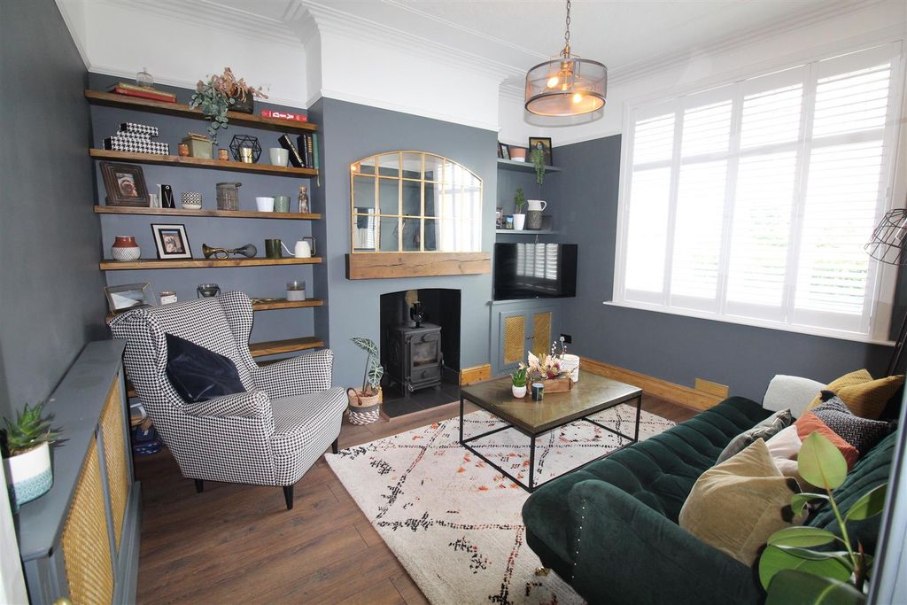 Property photo 3 of 23 Lounge.Jpg