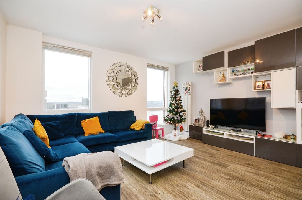 Property photo 2 of 17