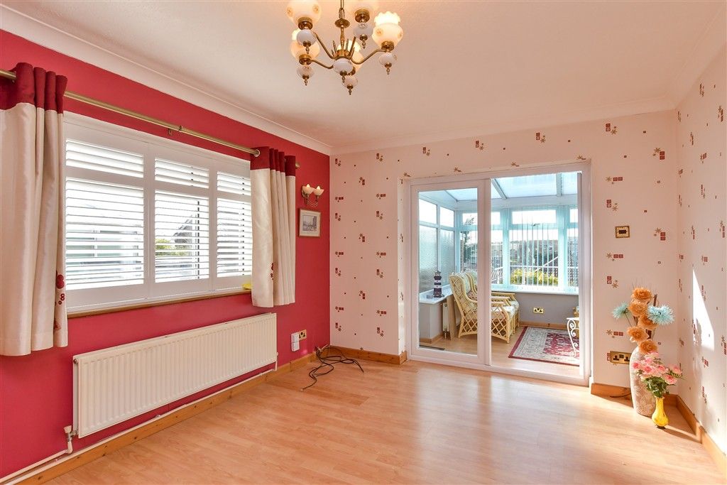 Property photo 3 of 13 Lounge