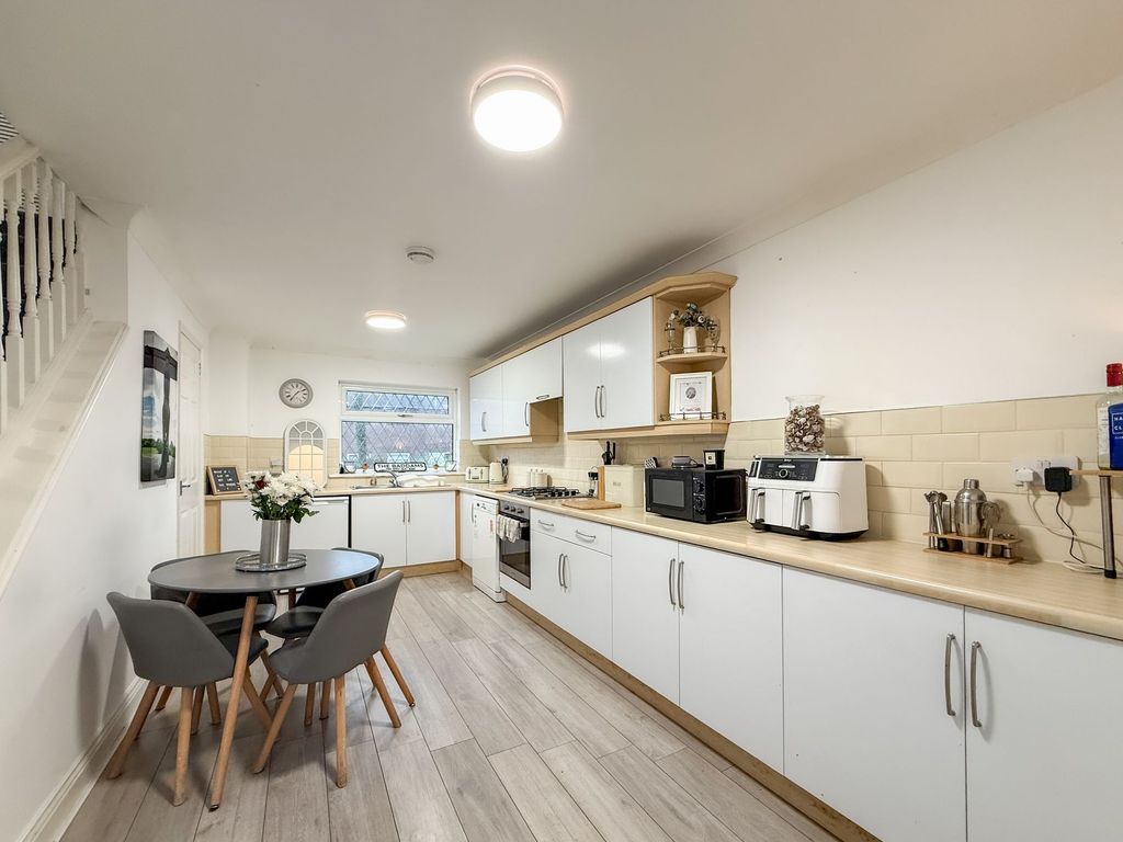 Property photo 3 of 10 Dining Kitchen