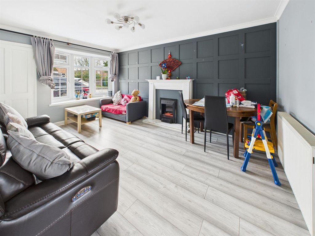 Property photo 2 of 27